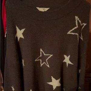 A Gray knitted sweater with stars